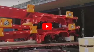 发往国内港口的集装箱半挂车